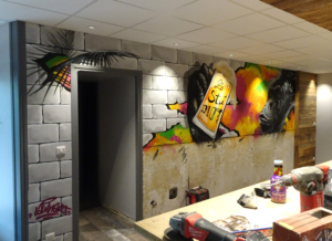 fresque graffiti pub bar gorille biere pinthe ambiance original savoie haute savoie suisse graffeur tag street art color